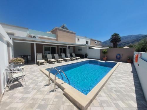 Villa Astro- Less than 5-Min Walk to Kalivaki Beach