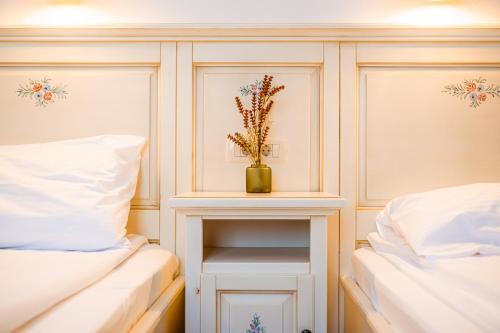 CASA CHITIC - HOTEL & RESTAURANT- Str Nicolae Balcescu 13 - image 2