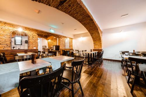 CASA CHITIC - HOTEL & RESTAURANT- Str Nicolae Balcescu 13 - image 3