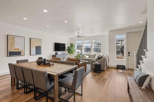 Sun-Kissed Retreat home - image 2