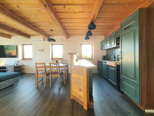 Vinczellér Ház (Vinczeller Haz) in ปาลอซนัก