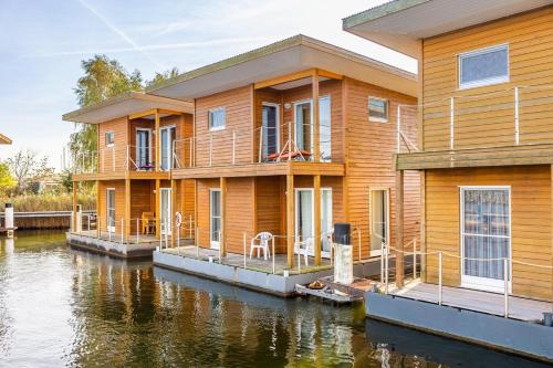 FLOATING HOUSES Classic _ _Schwimm