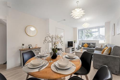 Stylish Pad Near Heathrow Airport