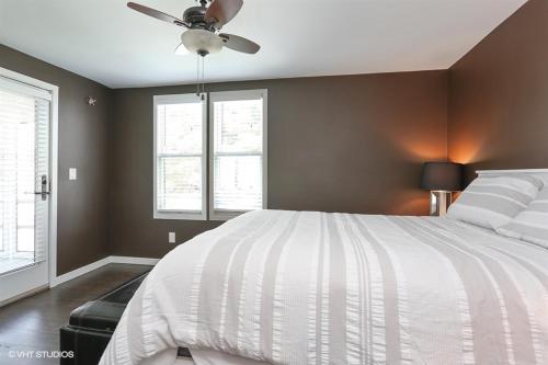 Birds of a Feather Lodge in Bridgman, USA