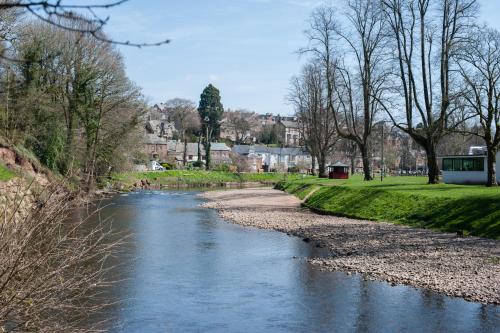 Little Apple- Free Parking, Hot tub, Fire, Town Centre