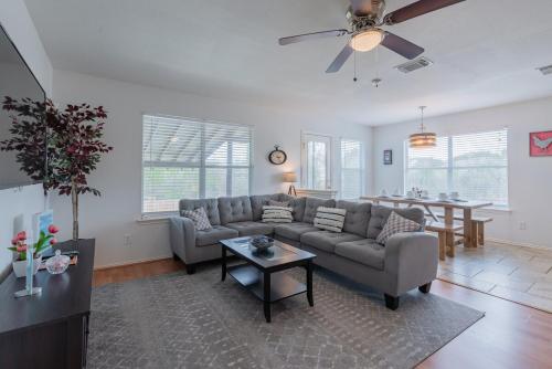 Luxury 6br Home, Game Room By Lackland & Seaworld