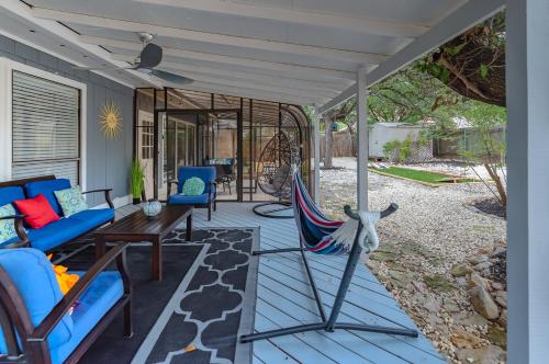 Beautiful Home with Sunroom, Gameroom, Yard & BBQ