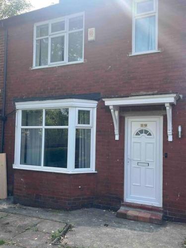 Newly Renovated 3- Bed house in Prestwich