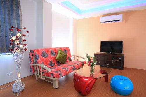 Dania Garden - image 2