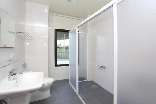 Quadruple Room image 9