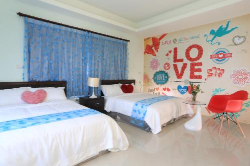 Quadruple Room image 8