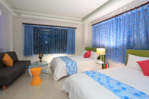 Quadruple Room image 7