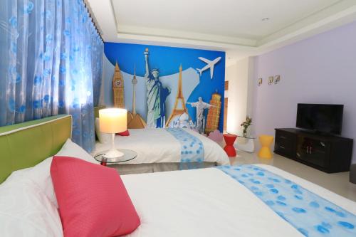 Quadruple Room image 6
