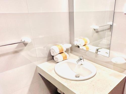 Joansa Luxury Beachfront Apartment - image 13