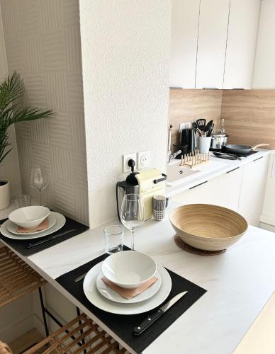 Faciliteiten, Modern 1 Bdr + Balcony + Free Parking + AC + Pool in L'Isle-d'Abeau