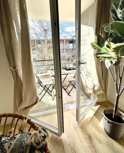 balkon/terras, Modern 1 Bdr + Balcony + Free Parking + AC + Pool in L'Isle-d'Abeau