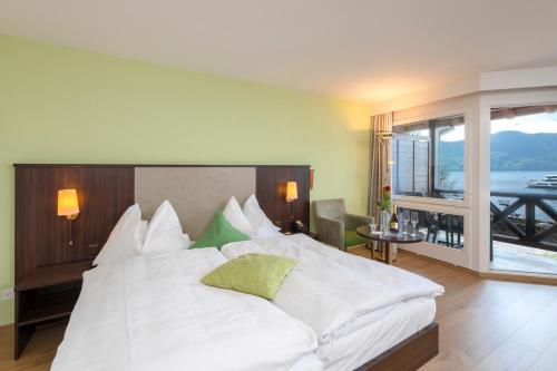 Superior Double Room with Balcony and Lake View