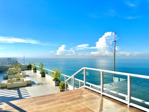 Joansa Luxury Beachfront Apartment - image 10