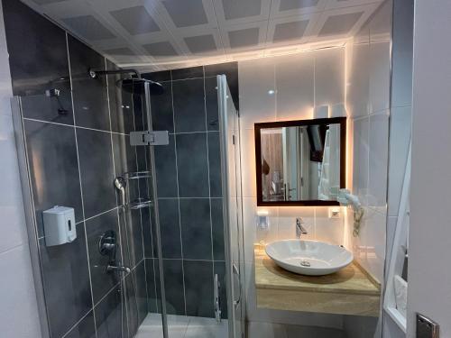 Double Room with Mountain View image 1
