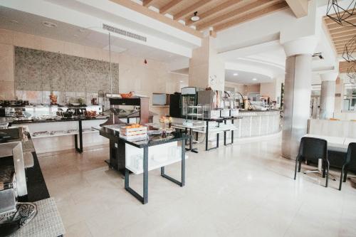 餐廳, 西班牙大道酒店 (Hotel Avenida de Espana) in 豐拉夫拉達