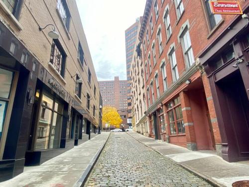 Downtown Albany 1 Bed + Workstation @ Maiden Lane