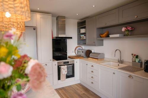 Exterior view, Jumble Cottage in Nettlestone and Seaview