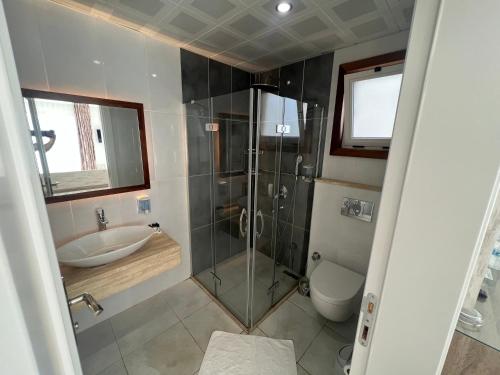 Double Room with Sea View image 1