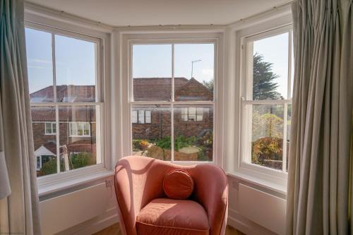 Exterior view, Jumble Cottage in Nettlestone and Seaview