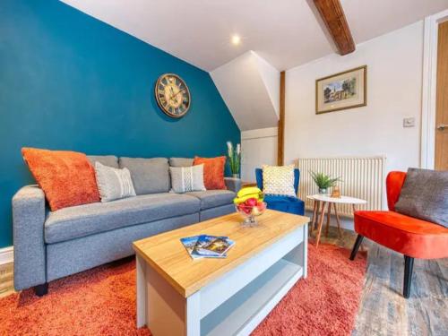 Pass the Keys Stylish Bakewell Cottage with Free Parking