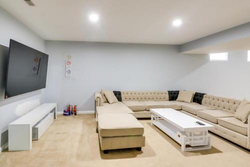 Pet-Friendly Lanham Getaway with Community Pool! in Lanham (MD)