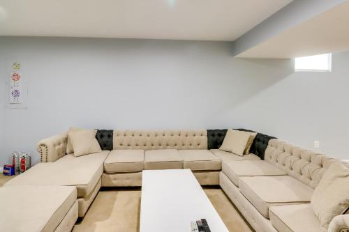 Pet-Friendly Lanham Getaway with Community Pool! in Lanham (MD)