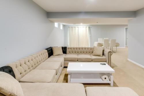 Pet-Friendly Lanham Getaway with Community Pool! in Lanham (MD)