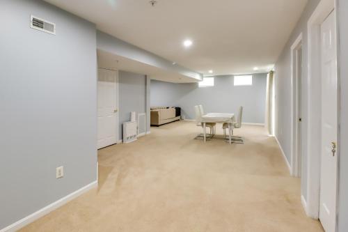 Pet-Friendly Lanham Getaway with Community Pool! in Lanham, USA