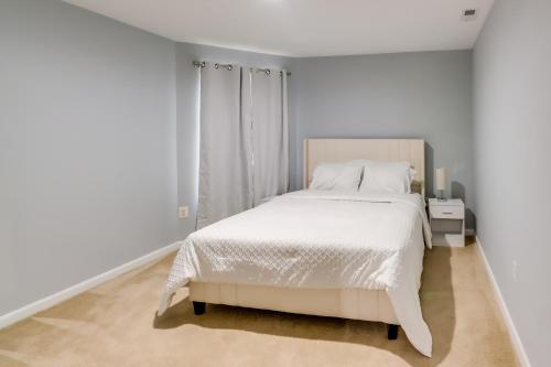 Pet-Friendly Lanham Getaway with Community Pool! in Lanham (MD)