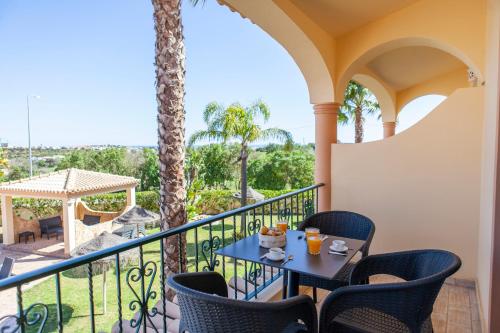 Atalaia Sol Aparthotel - tennis & heated pool in winter