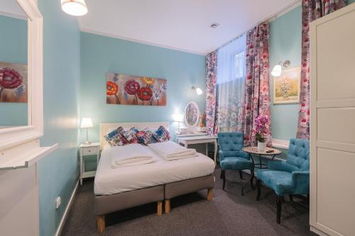 Station Self Check-in Apartments Room Type - Family Studio