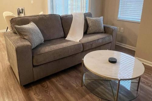 New Modern 1 BR in Heart of Midtown