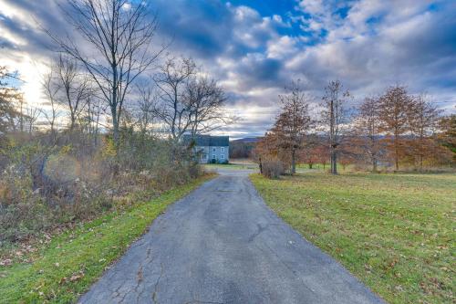 Charming Gardiner Home with Yard - Pets Welcome!