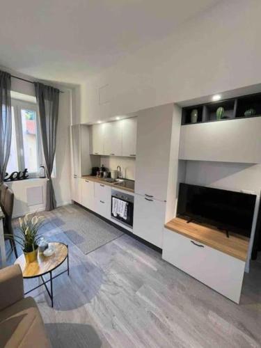  Comfy Apartment Brand New Equipped in Como