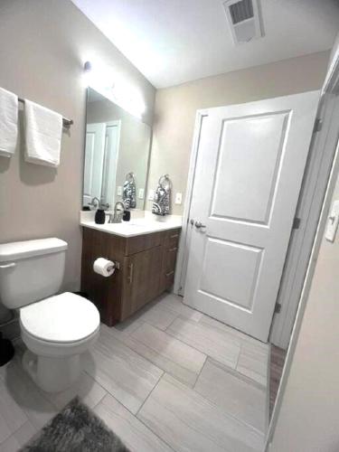 Summer Deals!! Modern 1 BR and Sleeper Sofa in Heart of Midtown Kansas City!, Kansas City (photo 7)