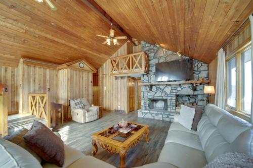 Maggie Valley Home with Impeccable Mountain Views! in Maggie Valley, USA