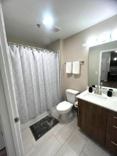 Summer Deals!! Modern 1 BR and Sleeper Sofa in Heart of Midtown Kansas City!, Kansas City (photo 8)