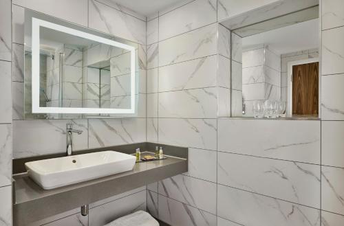 DoubleTree by Hilton Lincoln - image 14