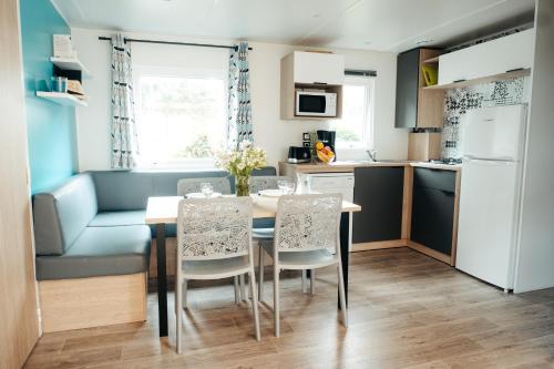 virtuve, Mobil Home XXL 4 chambres - Camping Les Relarguiers in Beauvezer