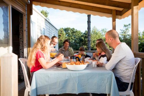 Balkons/terase, Mobil Home XXL 4 chambres - Camping Les Relarguiers in Beauvezer