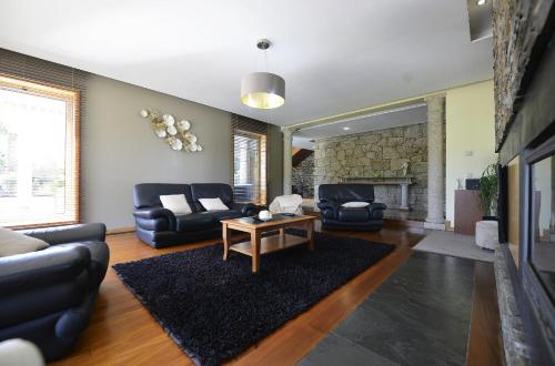 ห้องส่วนกลางสำหรับนั่งเล่น/ดูทีวี, Villa 320 in อบาเด เด เนย์วา