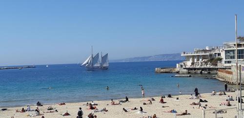 Luxe calme et volupté avec vue panoramique sur le vieux port, Marseille (photo 3)