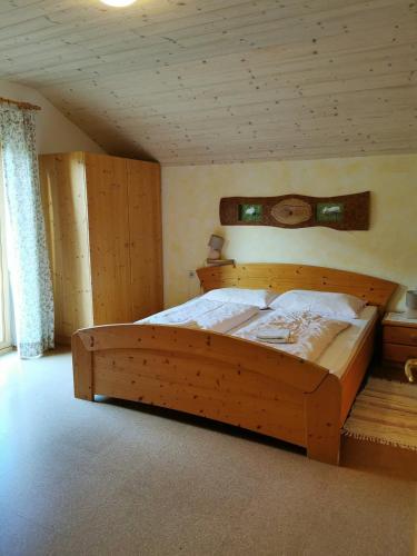 2 bedrooms, 3 beds