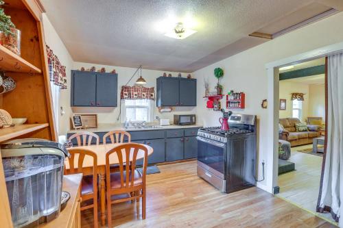 Grizzly Pine Cottage - Walk to Ski Beach Park! in Big Bear Lake, USA