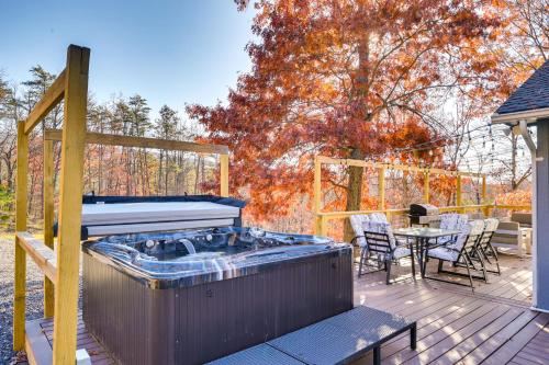 Serene Springfield Retreat on 6 Acres with Hot Tub!